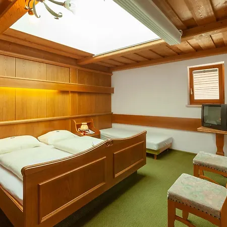 First Mountain Otel